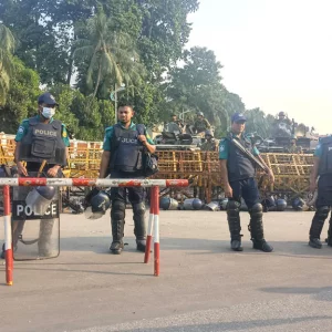 বঙ্গভবন ঘিরে নিরাপত্তা জোরদার, প্রস্তুত এপিসি ও জলকামান