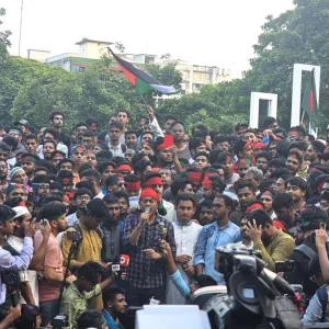 রাষ্ট্রপতির পদত্যাগ ও ছাত্রলীগ নিষিদ্ধের দাবিতে শহীদ মিনারে গণজমায়েত