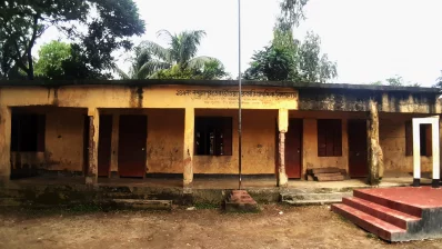 ১৯৮৭ সালে প্রতিষ্ঠিত হয় নথল্লাপুর-তেরাউতিয়া সরকারি প্রাথমিক বিদ্যালয়। ছবি: আজকের পত্রিকা