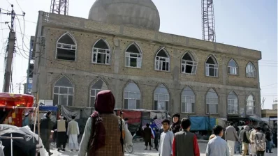 আফগানিস্তানের সেহ দোকান শিয়া মসজিদে বৃহস্পতিবার হামলা করেছিল আইএসআইএস। ছবি: এপির সৌজন্যে