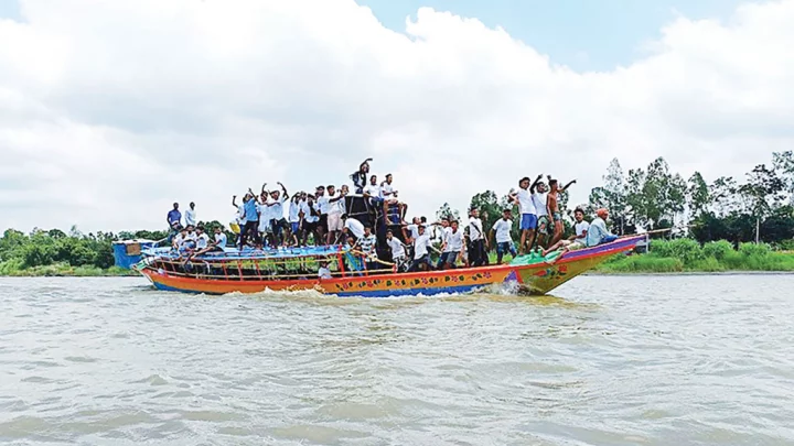 Manikgonj-Journey-by-boat--(16)